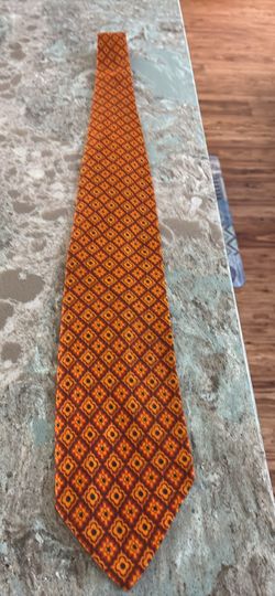 Men’s 100% silk necktie by Resilio
