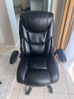 Executive High-Back Office Chair – Comfortable & Adjustable