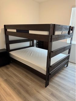 Queen size bunk bed