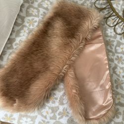 WINDSOR PINK FUR SHAWL