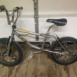 1995 GT Vertigo Mid School BMX bike