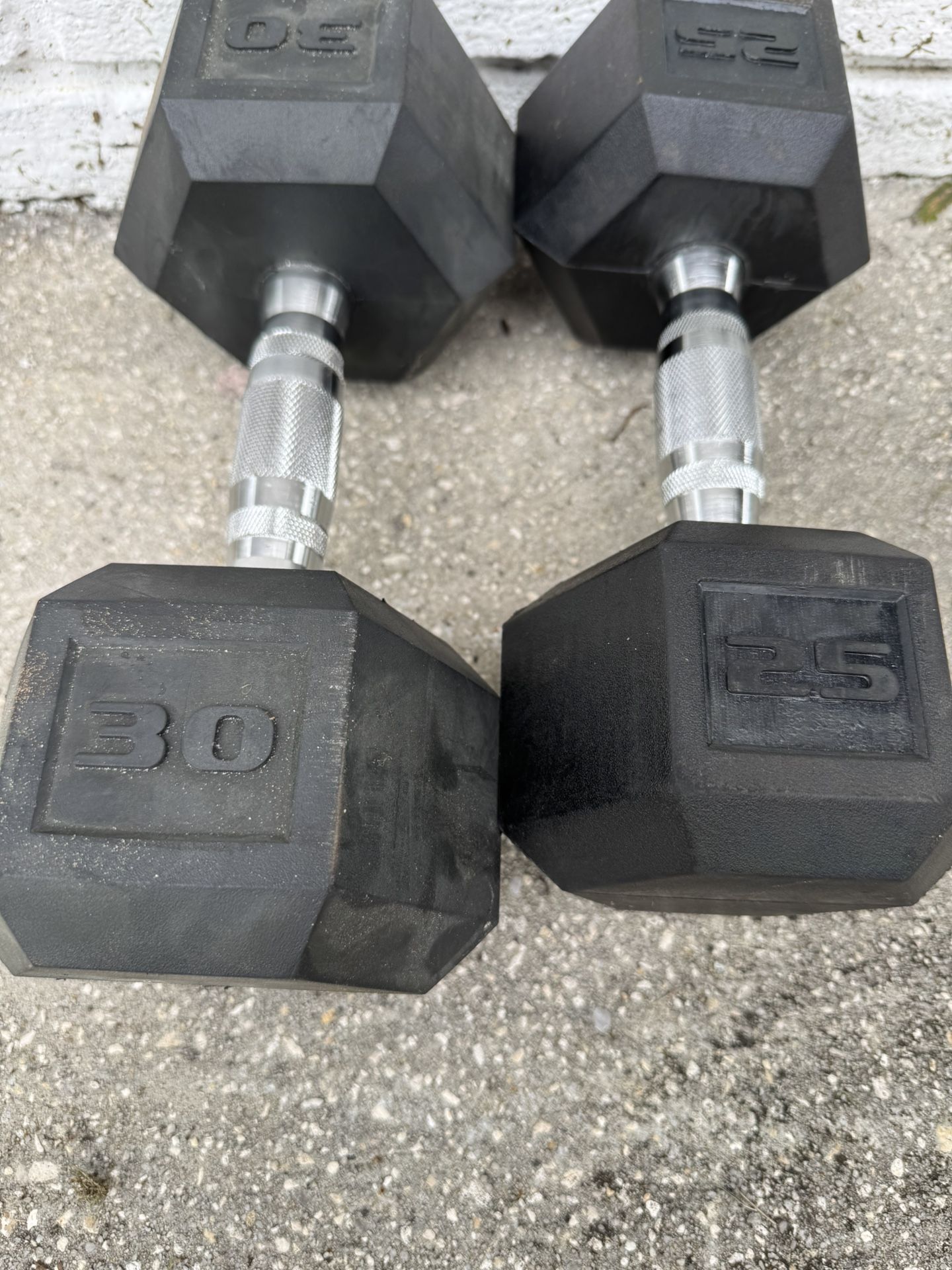 Dumbbells Singles (1-30lbs 1-25lbs)