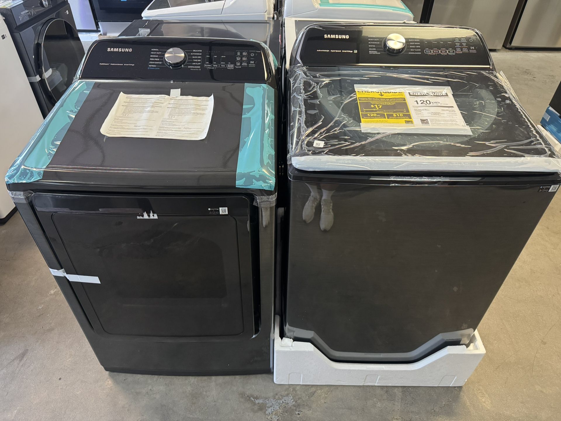 Samsung - Large Capacity Washer & Gas Dryer Set / Black