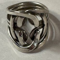 Unisex Silver tone(unmarked) knotted/scroll ring design size 7.5 