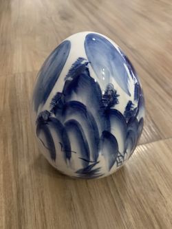 Vintage Porcelain Blue and White Mann Egg
