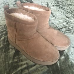 Uggs Size 7 Women 