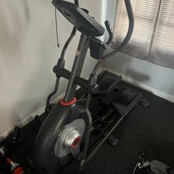 SCHWINN 470 Elliptical Machine