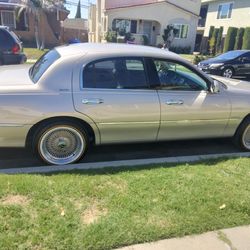 2000 Lincoln Town Car 4 door Tan