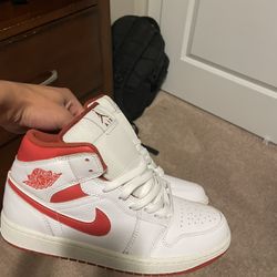 Jordan 1 Mid Men Size 9