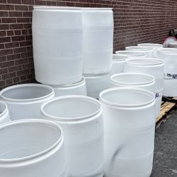 55 Gallon Plastic Drum With Lid And Metal Ring to Seal. Spill Proof 