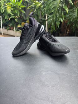 NIKE size 7.5 woman