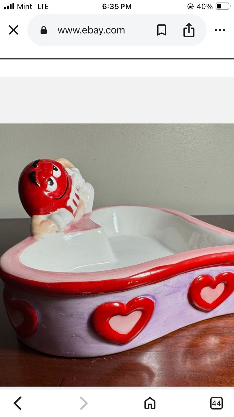 ed Approx: 4.5"tall with Original Candy. M&M's Plactic Red Character Heart Shaped Box With Original https://offerup.com/redirect/?o=Q2FuZHkuTWludA== C