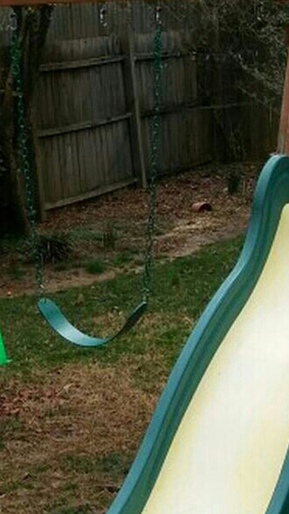 HEAVY DUTY Swing Set Selling For Parts. Please Read Description. We Do Not Own A Truck So You Must Pick Up.