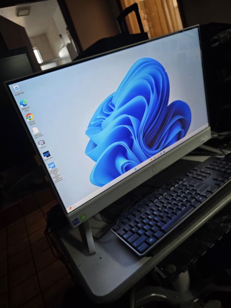 DELL All In One 27"Inch. Touchscreen Pc. Intel i7-1257U-CPU. 32GB Ram. 2TB NVMe m.2 SSD. GPU: NVIDIA GeForce