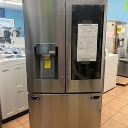 LG Refrigerator With Instaview