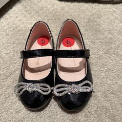 Toddler’s shoes