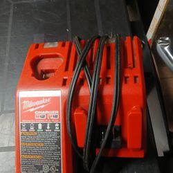 Battery Charger Milwaukee Great Condition
