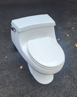 Kohler San Raphael One-Piece Toilet - Excellent Condition