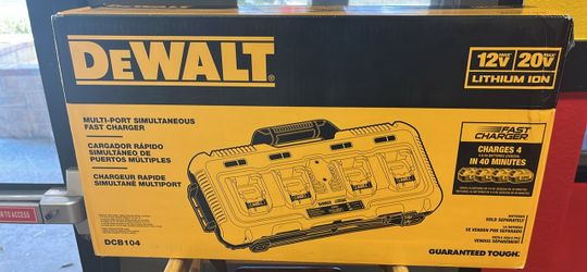 DEWALT DCB104 Multi-Port Simultaneous Fast Charger