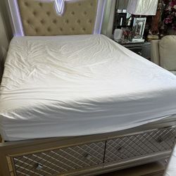 Queen Size Bed Global Furniture USA Paris Queen Bed - Champagne