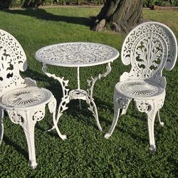 Ornate Cast Aluminum 3-Piece Outdoor Bistro Set  - Vintage Style