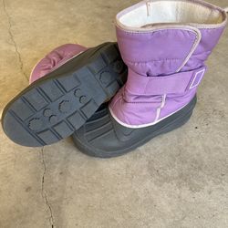Girls purple snow boots size 4 in excellent condit used a couple times
