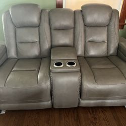 Reclining loveseat -leather