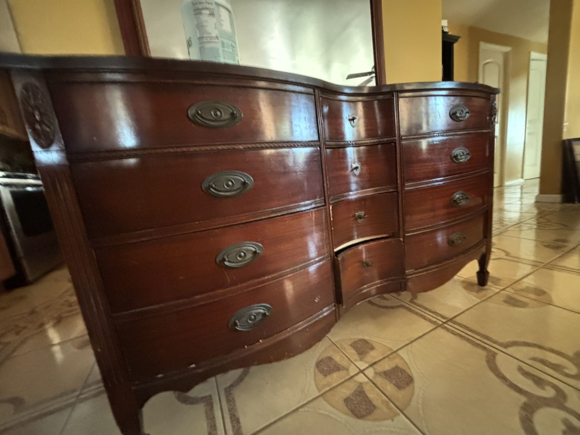 Dresser With Mirror