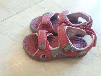 Girls Like new Khombu activity sandals shoe size 12