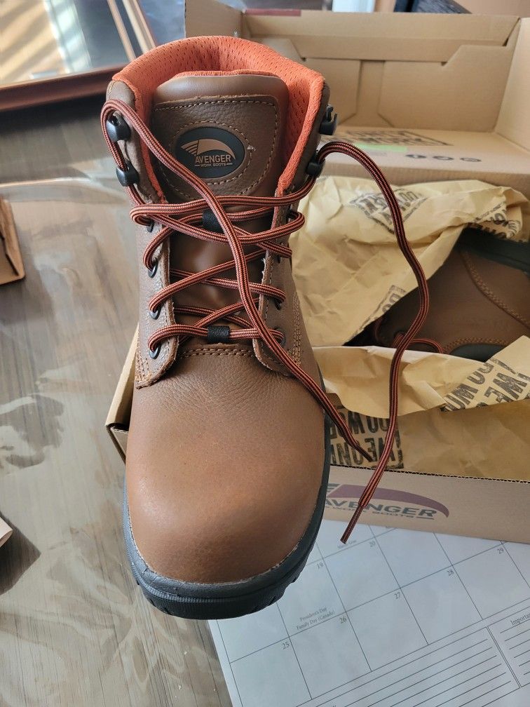 Avenger Women's  Work Boots. Size 8.