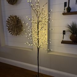 6 Foot Tall Led White Ball Tree