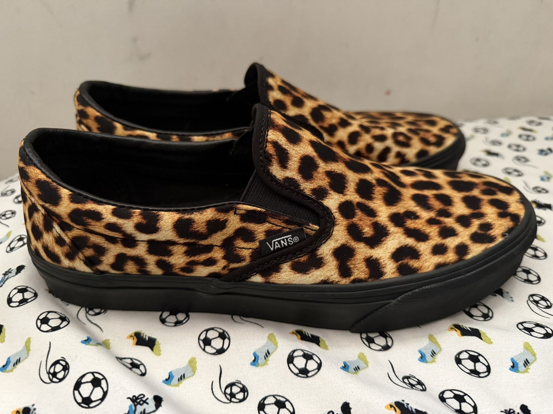 Women’s Cheetah Leopard Vans Shoes Size 10 