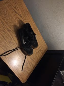 Boys shoes size 4