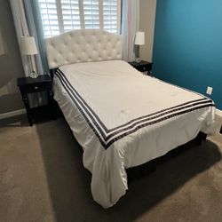 Full Bed Set - Frame, Headboard, Mattress, Nightstands, & Lamps