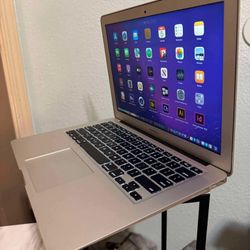 Excellent 13 Inch Apple MacBook Air Laptop Computer With Intel Core i7 Processor With Programs