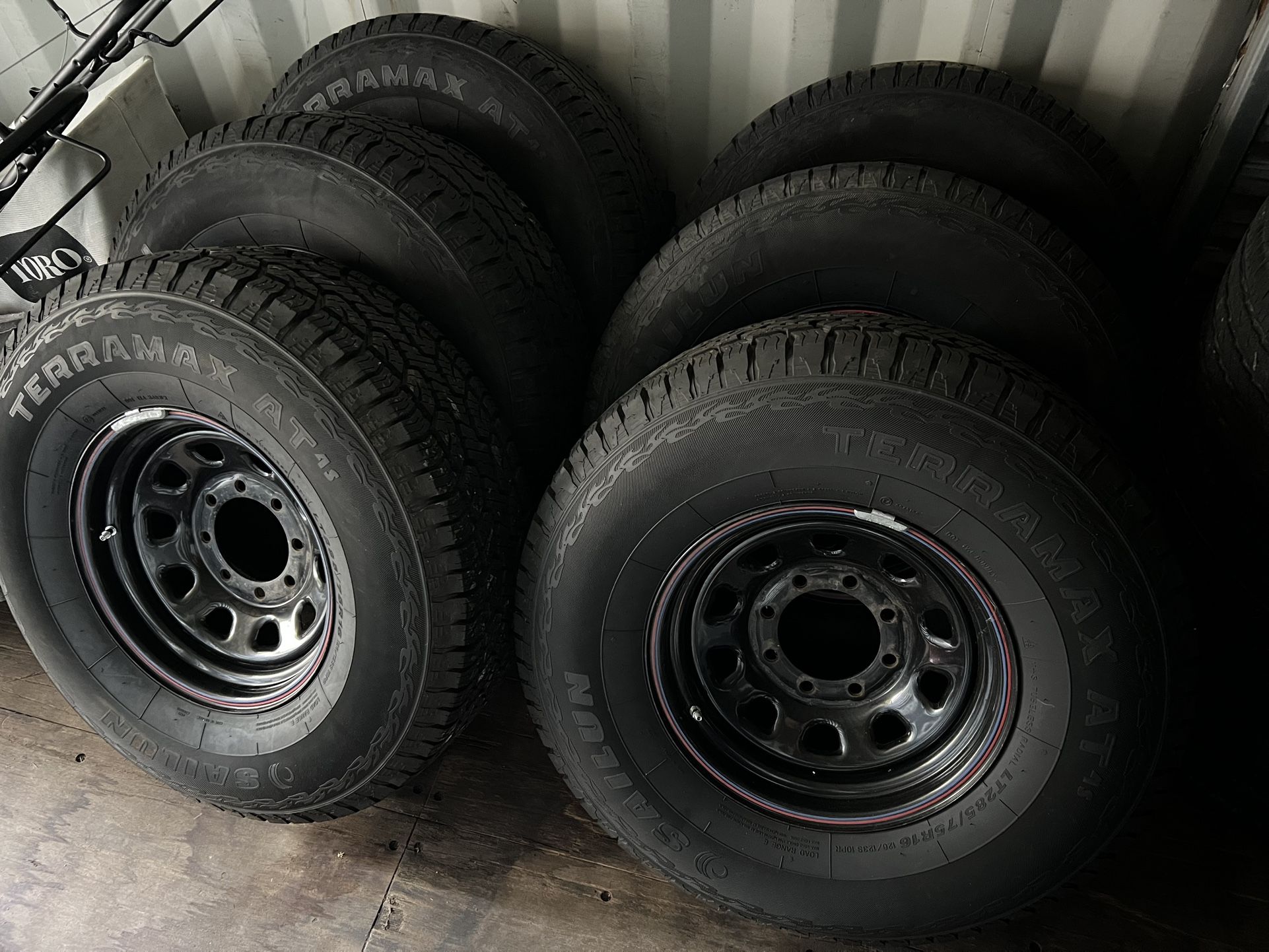 8x6.5 Wheels Tires 285/75R16 