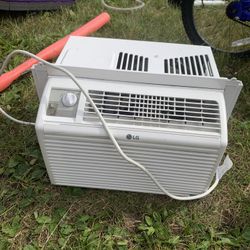 LG 5000 BTU Air Conditioning Unit 