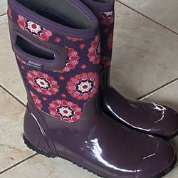 Size 6 Boggs Winter Boots
