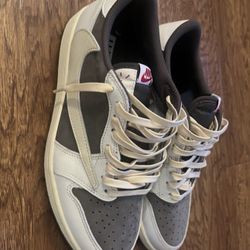 Travis scott mocha jordan 1 low size 11