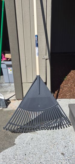 Leaf rake 47in like new