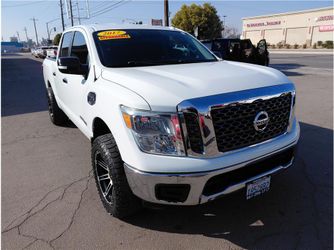 2017 Nissan TITAN