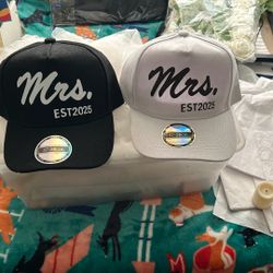 BLACK & WHITE MRS  EST . 2025 CAPS Brand New 
