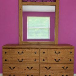 Queen Bedroom Set (Willing to Split Up Set) 