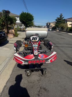 Go kart chassis with stand