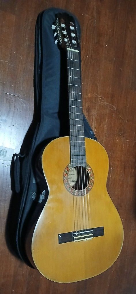 Vintage 1960s 1970s Ventura V-1583 Classical Acoustic Guitar with Fender Case