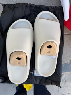Yeezy Slide cream size 11