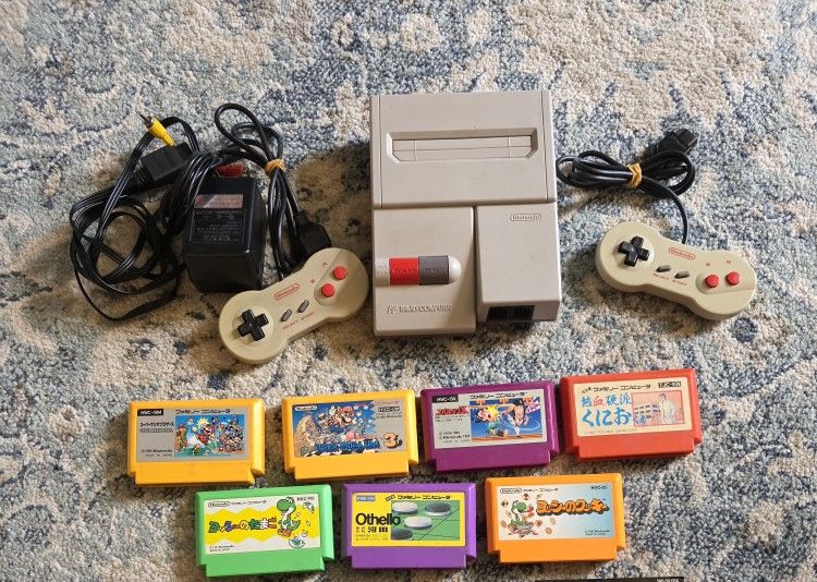Nintendo Famicom AV Console, 2 Controllers,  7 Games, Nintendo.Tested.