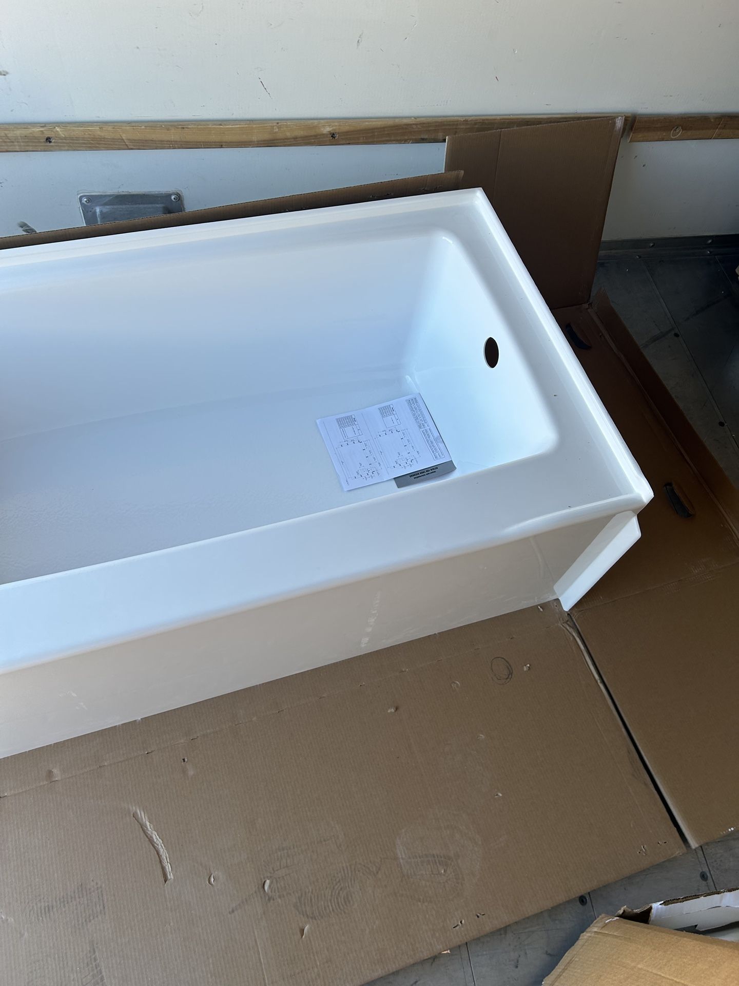 Delta Classic 500 60 in. x 32 in. Alcove Deep Soaking Bathtub with Right Drain in High Gloss White