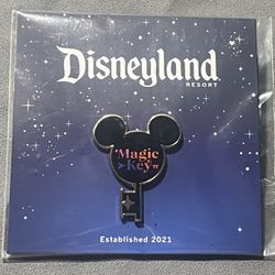 Disneyland 2021 Commemorative Magic Key Holder Pin (New)