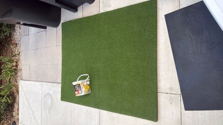 5’ X 4’ Golf practice mat with turf & 48 wiffle practice balls
